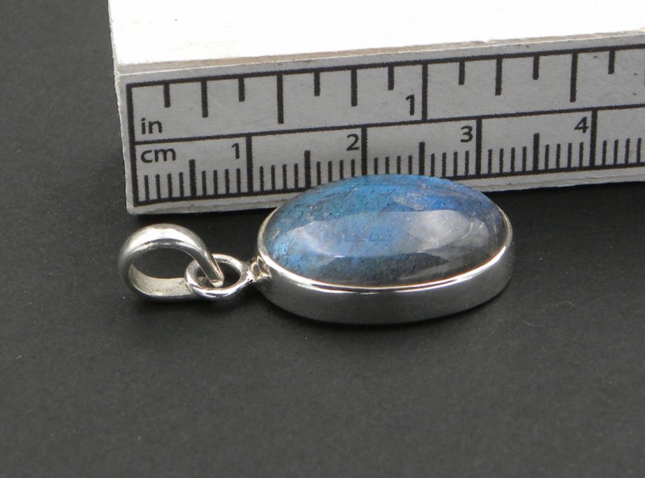 Labradorite oval pendant
